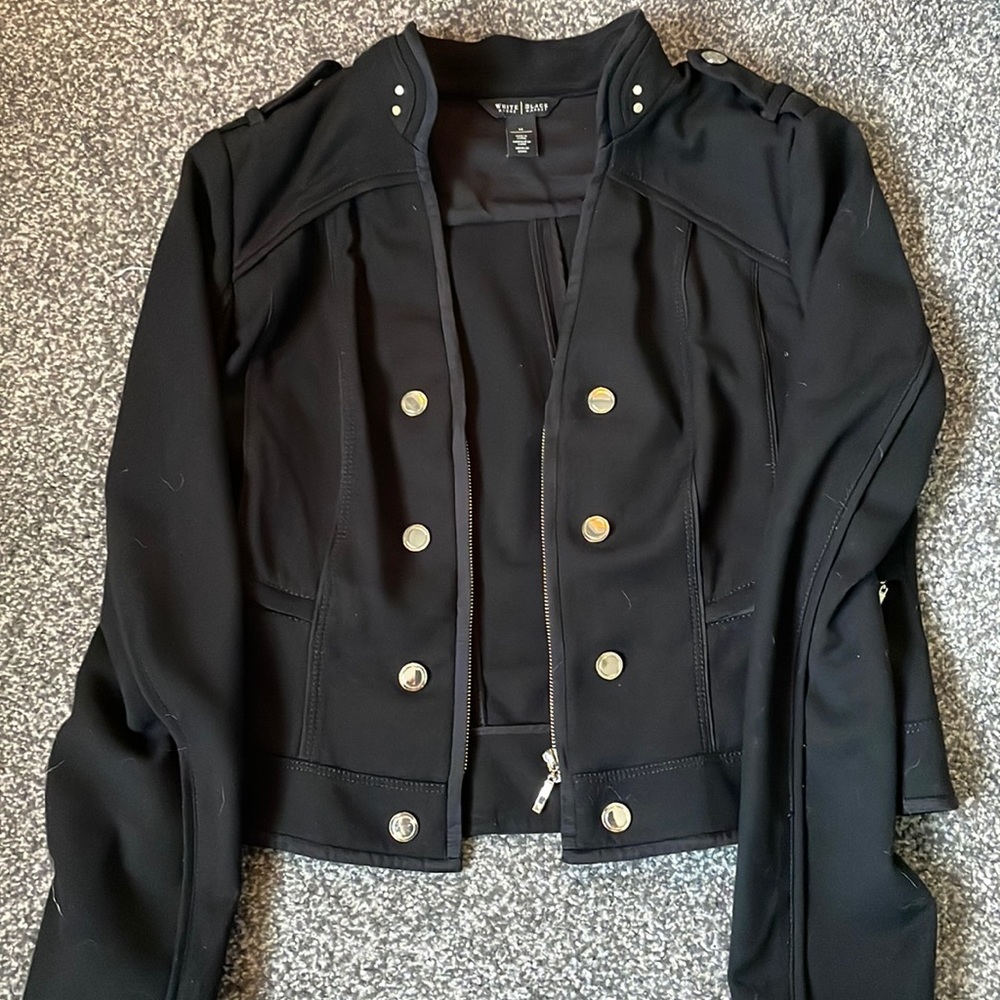 Perfect business casual jacket. Can be dressed up or down! Only worn a few times